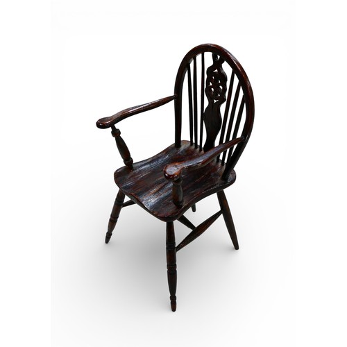 77 - A group of doll's house furnishings, including a Mintons style jardiniere stand, a long case clock, ... 