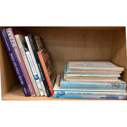 53A - A large collection of reference books, relating to and including dolls, doll's houses and miniatures... 