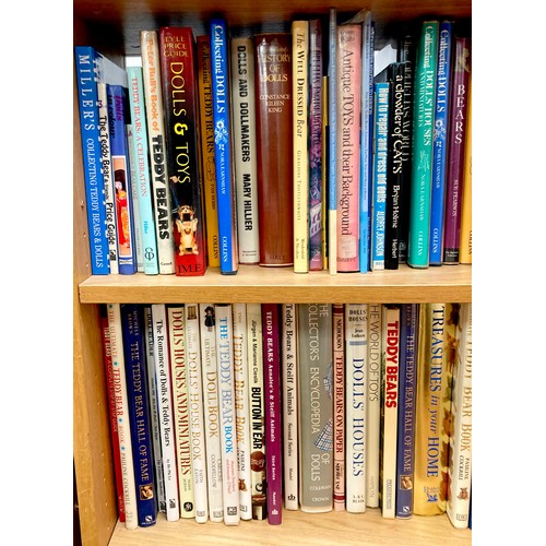 53A - A large collection of reference books, relating to and including dolls, doll's houses and miniatures... 