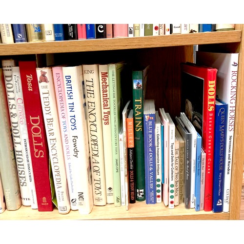 53A - A large collection of reference books, relating to and including dolls, doll's houses and miniatures... 