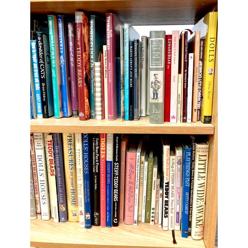 53A - A large collection of reference books, relating to and including dolls, doll's houses and miniatures... 