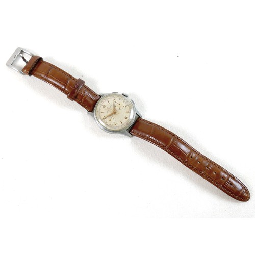 189 - A Breitling chromium plated and stainless steel gentleman's wristwatch, circa 1950s, the silvered di... 