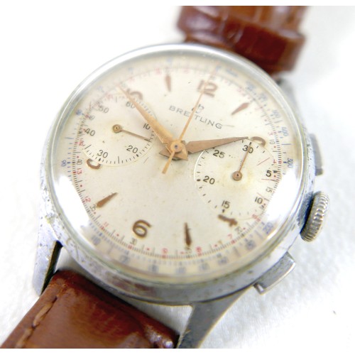 189 - A Breitling chromium plated and stainless steel gentleman's wristwatch, circa 1950s, the silvered di... 