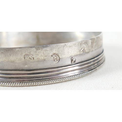 227 - A William and Mary silver tobacco box, with engraved armorial for the Palmer family of Barton, Co. W... 