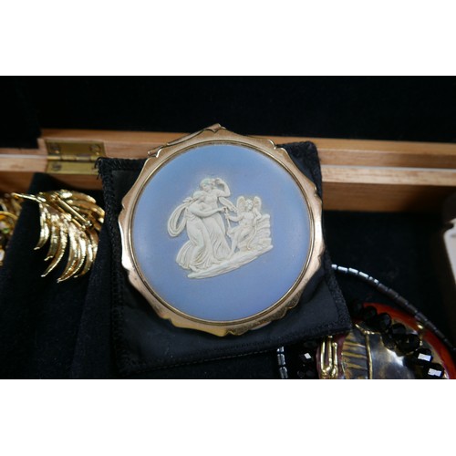 22 - A collection of silver and costume jewellery, approximately 1.0toz of silver, together with a wooden... 