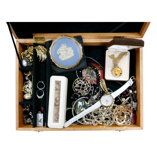 22 - A collection of silver and costume jewellery, approximately 1.0toz of silver, together with a wooden... 