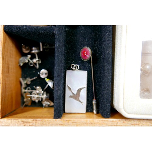 22 - A collection of silver and costume jewellery, approximately 1.0toz of silver, together with a wooden... 