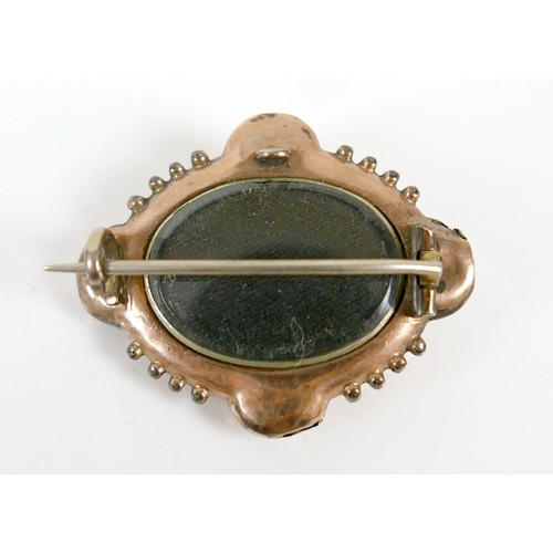 27 - A small group of jewellery, comprising a Victorian 9ct rose gold panel ring, with applied initials, ... 