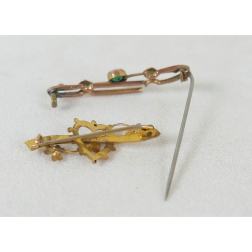 34 - Six rings and two brooches, comprising: 18ct and two diamond ring (lacking third stone) 2.0g size O,... 