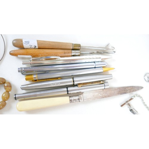 37 - A collection of mixed silver jewellery, approx 2.8 toz, together with a collection of assorted costu... 