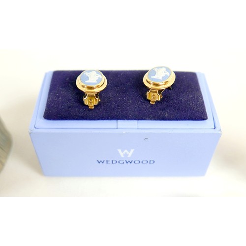 37 - A collection of mixed silver jewellery, approx 2.8 toz, together with a collection of assorted costu... 