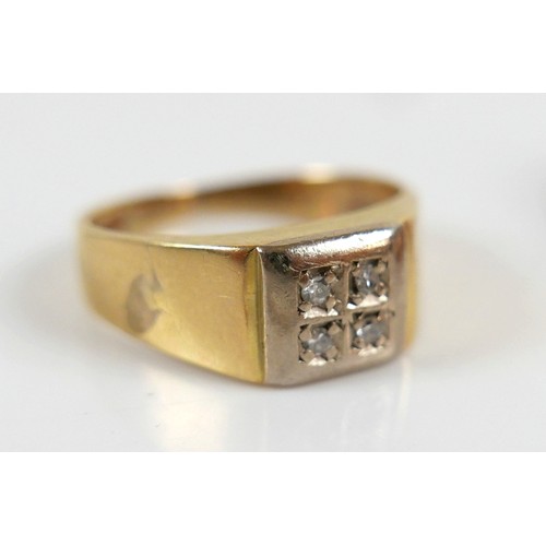 42 - A group of 9ct gold jewellery, including a cameo brooch inset with a single diamond, 2.2 by 2.5cm, 3... 