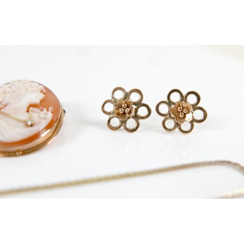 42 - A group of 9ct gold jewellery, including a cameo brooch inset with a single diamond, 2.2 by 2.5cm, 3... 