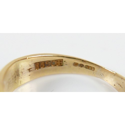 42 - A group of 9ct gold jewellery, including a cameo brooch inset with a single diamond, 2.2 by 2.5cm, 3... 