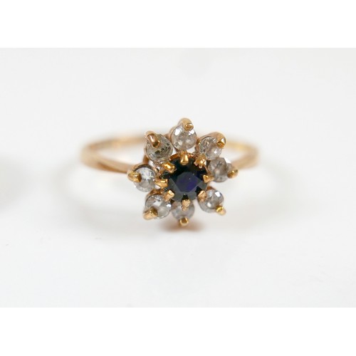47 - Two 9ct gold rings consisting a tricolour 