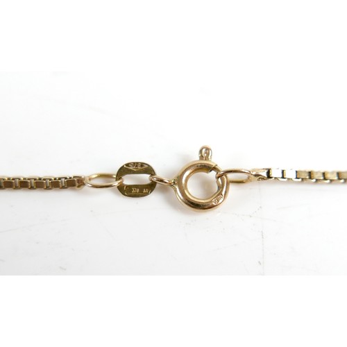 53 - A 9ct gold box chain necklace, 46cm, 5.2g.