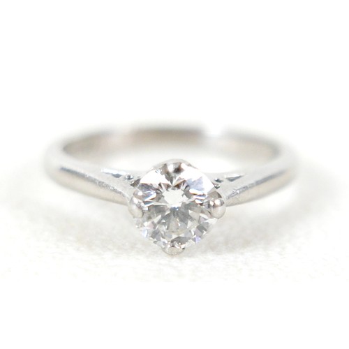 20 - A platinum and diamond solitaire ring, the brilliant cut stone approx 0.6ct, size K, 4.3g.