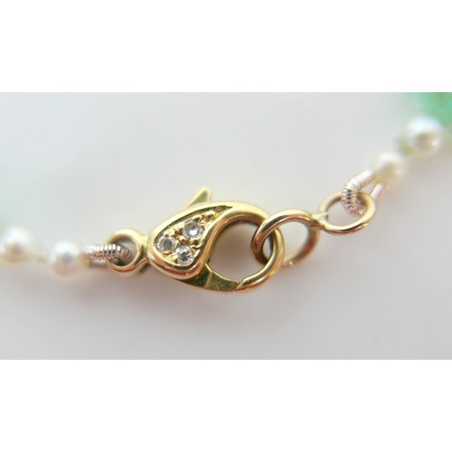 17 - An emerald and pearl necklet, made by Heidi Kjeldsen, Oakham, consisting of fifty five graduating po... 