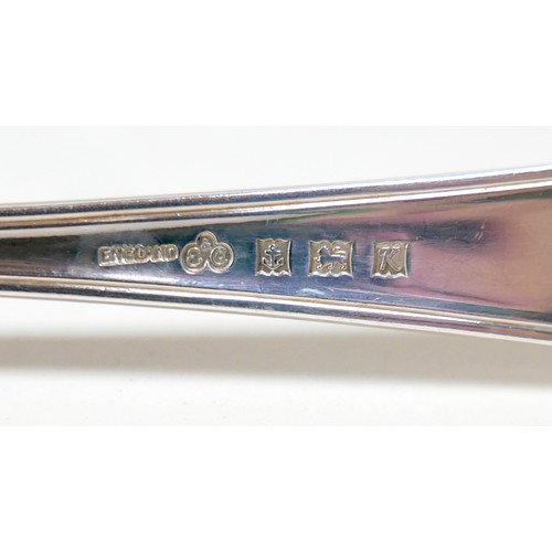219 - An Elizabeth II silver suite of cutlery, by Elkington & Co, comprising four tablespoons, 21.7cm long... 