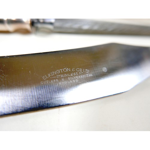 219 - An Elizabeth II silver suite of cutlery, by Elkington & Co, comprising four tablespoons, 21.7cm long... 