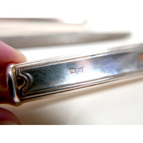 219 - An Elizabeth II silver suite of cutlery, by Elkington & Co, comprising four tablespoons, 21.7cm long... 