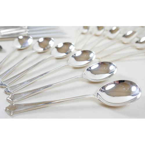 219 - An Elizabeth II silver suite of cutlery, by Elkington & Co, comprising four tablespoons, 21.7cm long... 