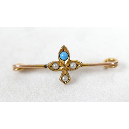 40 - A small group of jewellery, comprising a Victorian gilt metal brooch, set with a 4.5mm white stone, ... 