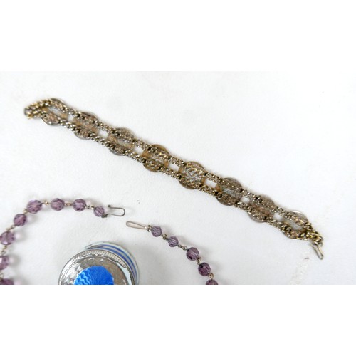40 - A small group of jewellery, comprising a Victorian gilt metal brooch, set with a 4.5mm white stone, ... 