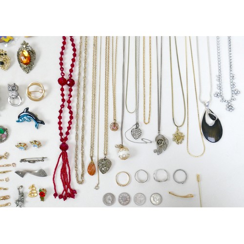 42 - A collection of costume jewellery.(1 bag)