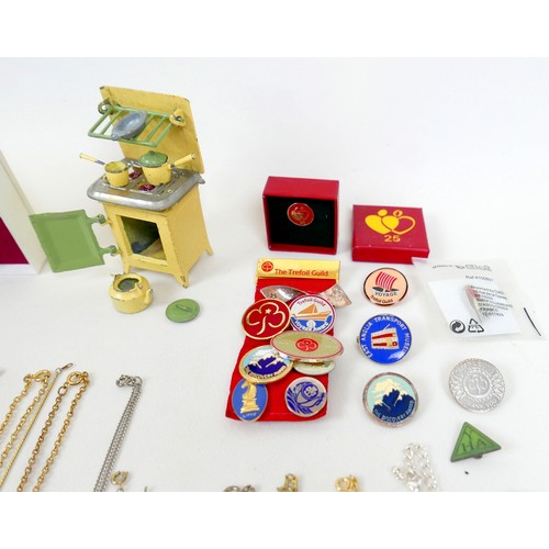 42 - A collection of costume jewellery.(1 bag)