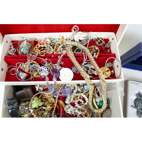 42 - A collection of costume jewellery.(1 bag)