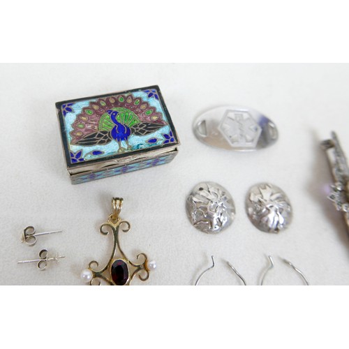 45 - A quantity of assorted silver jewellery, including flat two strand necklace, 40cm, amethyst brooch w... 