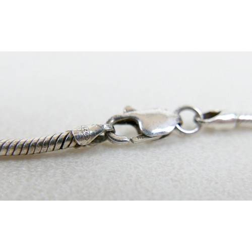 60 - A collection of jewellery and watches to include a broken 15ct ring 1.8g, a pair of 9ct gold earring... 