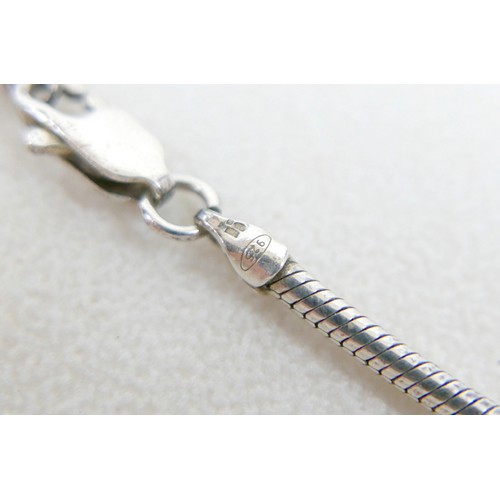 60 - A collection of jewellery and watches to include a broken 15ct ring 1.8g, a pair of 9ct gold earring... 