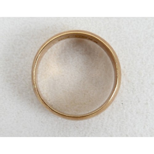 10 - A George V 18ct yellow gold gentleman's wedding band, possibly Louis Symelman, London 1918, size Y, ... 