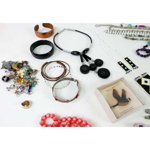 26 - A large collection of costume and other jewellery.(1 bag)