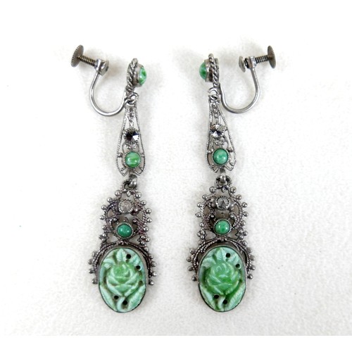 27 - A collection of jewellery including a silver frog, malachite necklace 44cm long, 19th century buckle... 