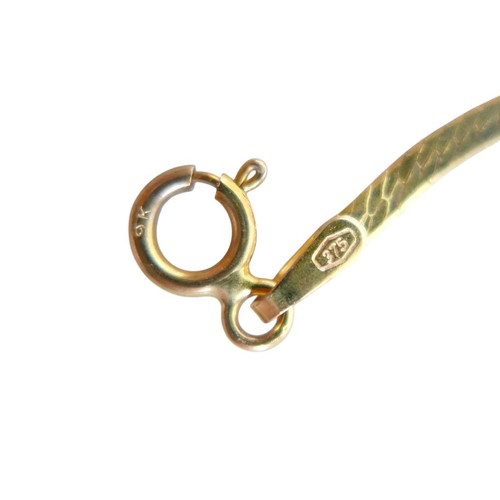 29 - Two pieces of 9ct gold jewellery, comprising a flat weave bracelet, 17.5cm long, 08.g, together with... 