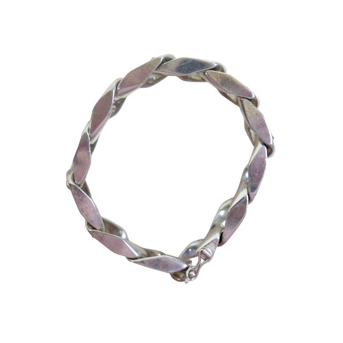 34 - An Italian Indaerre 925 sterling silver flat curb bracelet, 20cm, one side with textured detail, mar... 