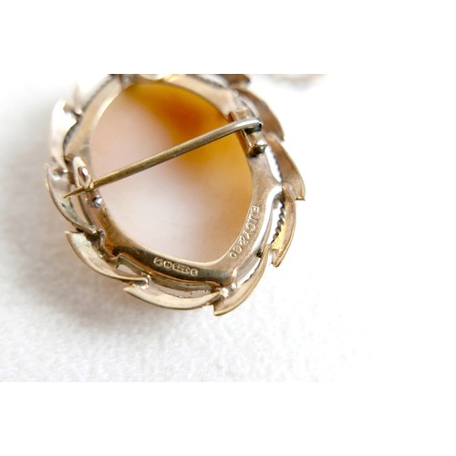 39 - A 9ct yellow gold cameo brooch 22 by 30mm, 5.2g.