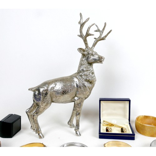 40 - A quantity of assorted jewellery and costume jewellery, to include silver masonic cufflinks, ladies ... 