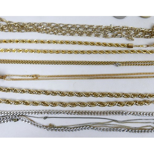 40 - A quantity of assorted jewellery and costume jewellery, to include silver masonic cufflinks, ladies ... 