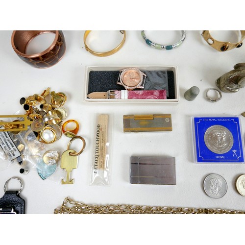 40 - A quantity of assorted jewellery and costume jewellery, to include silver masonic cufflinks, ladies ... 