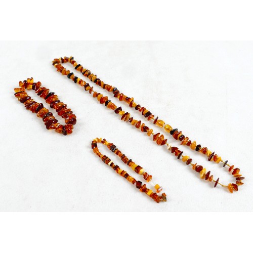 25 - A small group of jewellery, including a jade, lapis and pink stone pendant necklace, 44cm long, silv... 