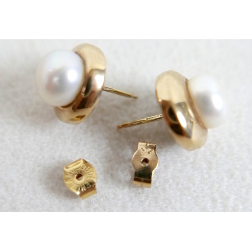 20A - Two pairs 9ct gold earrings; one with pearls (2 pairs) 5.9g total.