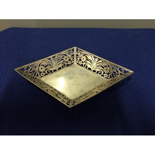 256 - silver diamond shaped dish 227g
not hallmarked