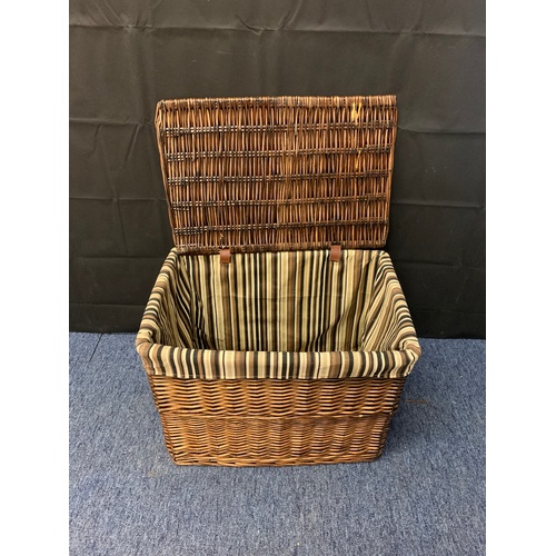 20 - Vintage wicker baskets.