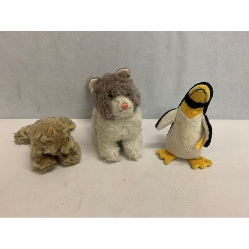 58 - 3 Steif soft toys.