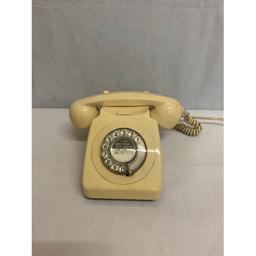 84 - Vintage GPO telephone.