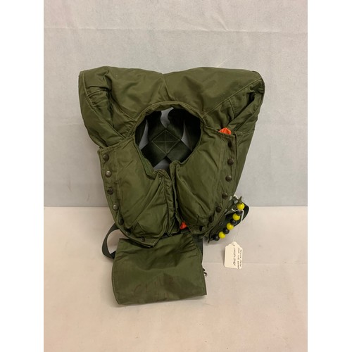 265 - British army para life jacket.